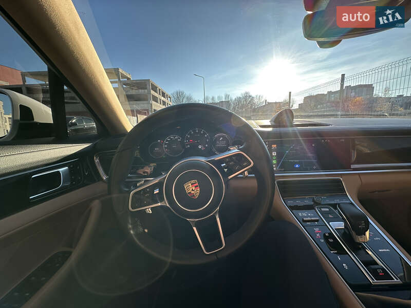 Фастбек Porsche Panamera 2017 в Львові