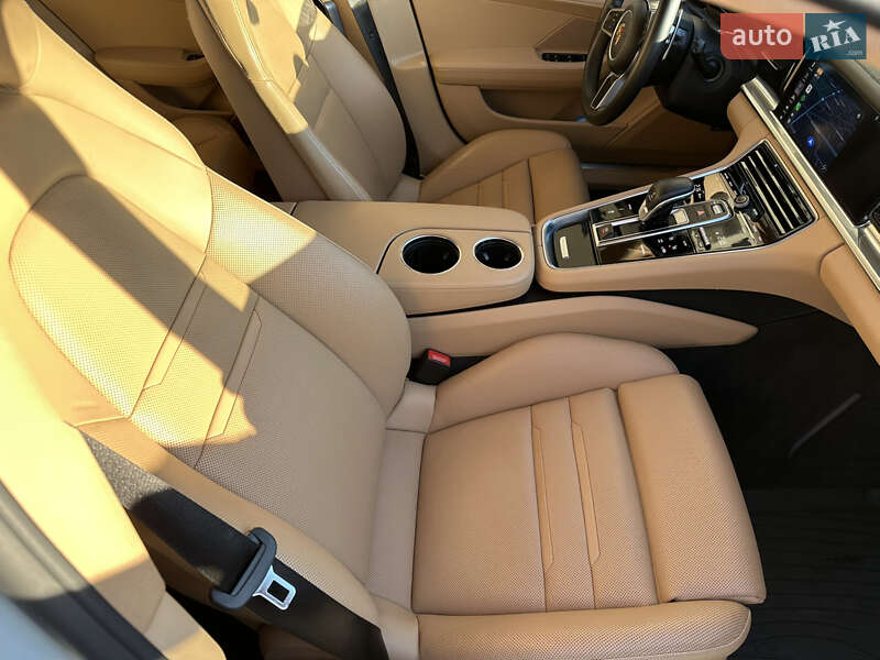 Фастбек Porsche Panamera 2017 в Львові
