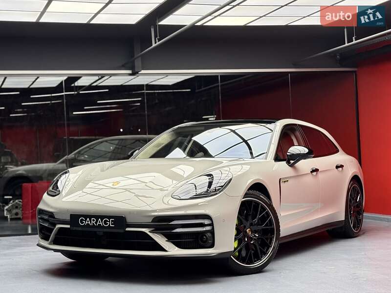 Porsche Panamera 2021