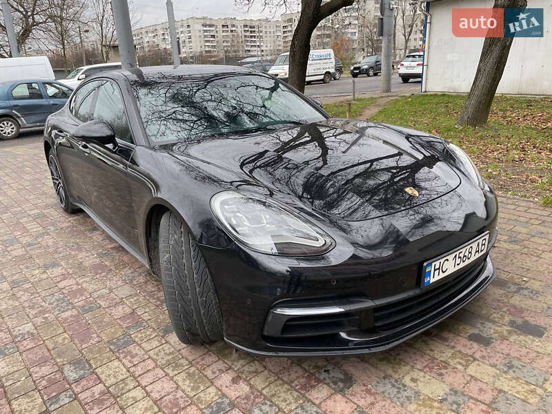 Фастбэк Porsche Panamera 2018 в Львове