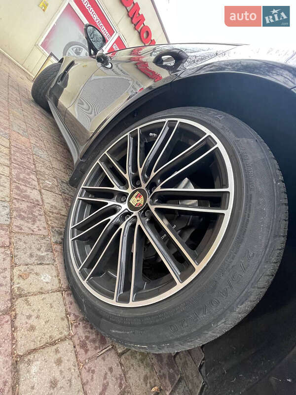 Фастбэк Porsche Panamera 2018 в Львове