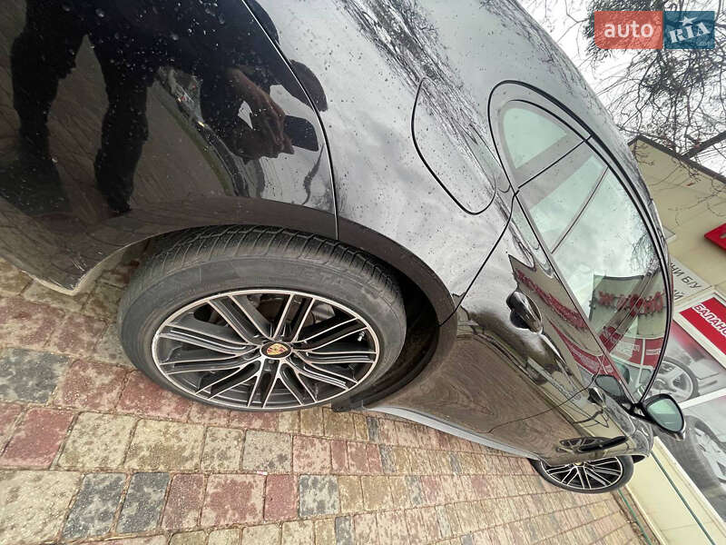 Фастбэк Porsche Panamera 2018 в Львове