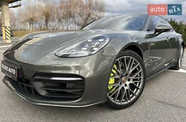 Фастбэк Porsche Panamera 2023 в Киеве