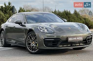 Фастбэк Porsche Panamera 2023 в Киеве