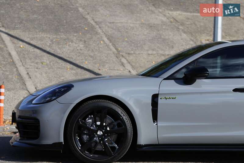 Фастбэк Porsche Panamera 2019 в Киеве