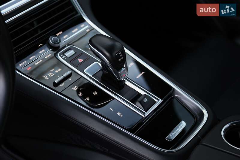 Фастбэк Porsche Panamera 2019 в Киеве