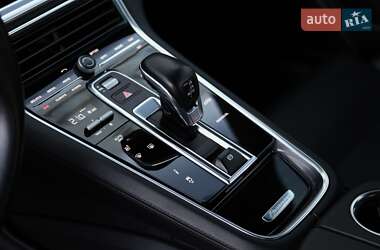 Фастбэк Porsche Panamera 2019 в 