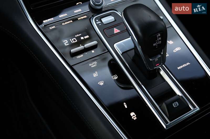 Фастбэк Porsche Panamera 2019 в Киеве