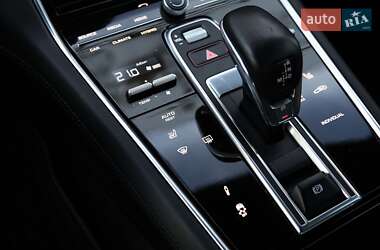 Фастбэк Porsche Panamera 2019 в 