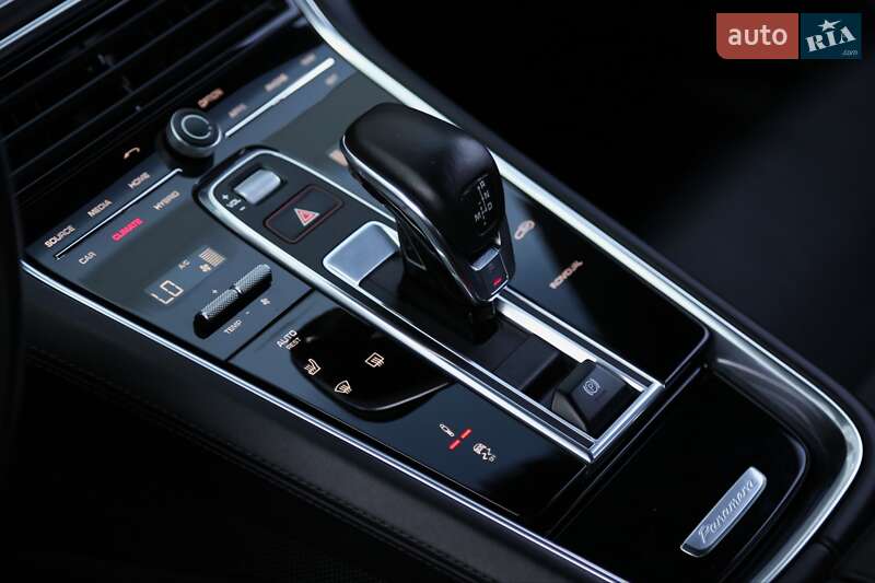 Фастбэк Porsche Panamera 2019 в Киеве