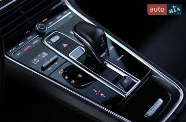Фастбэк Porsche Panamera 2019 в 