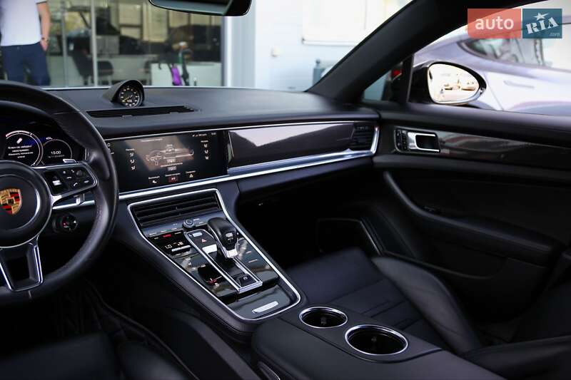 Фастбэк Porsche Panamera 2019 в Киеве