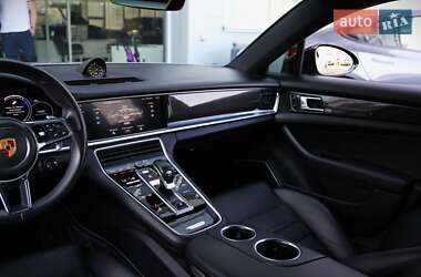 Фастбэк Porsche Panamera 2019 в 