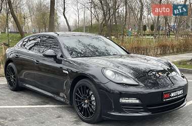 Фастбэк Porsche Panamera 2011 в Киеве