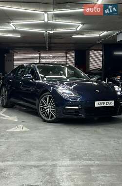 Фастбэк Porsche Panamera 2018 в 