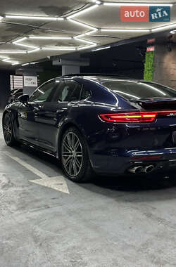 Фастбэк Porsche Panamera 2018 в 