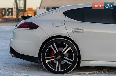 Фастбэк Porsche Panamera 2013 в Киеве