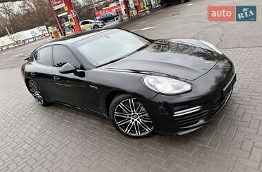 Фастбэк Porsche Panamera 2014 в Киеве