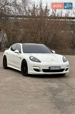 Фастбек Porsche Panamera 2011 в Києві