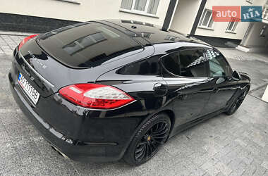 Фастбэк Porsche Panamera 2011 в 