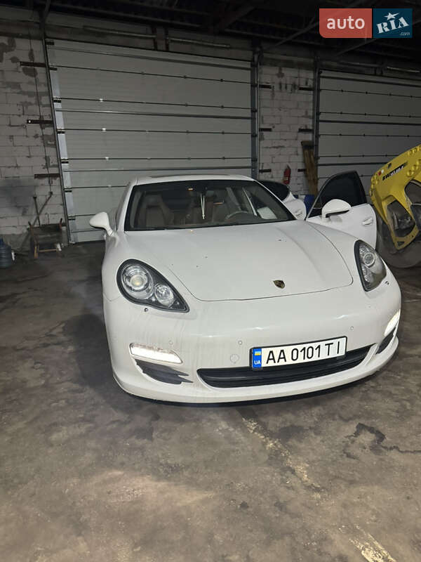 Фастбэк Porsche Panamera 2010 в Киеве