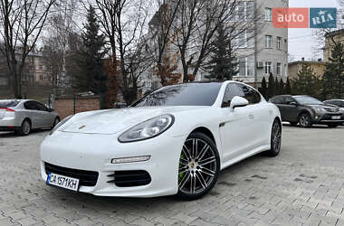 Фастбек Porsche Panamera 2016 в Львові