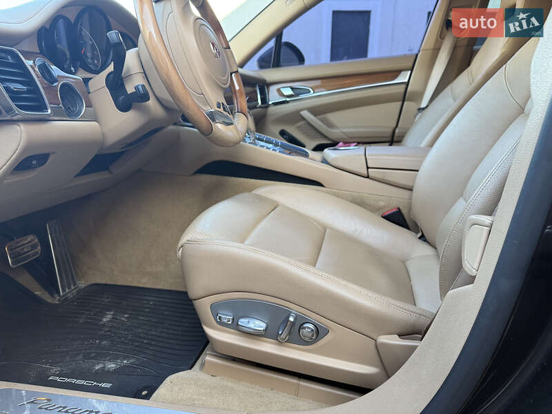 Фастбэк Porsche Panamera 2012 в Хмельницком