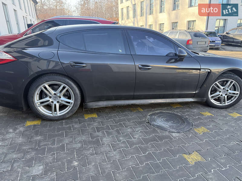 Фастбэк Porsche Panamera 2012 в Хмельницком
