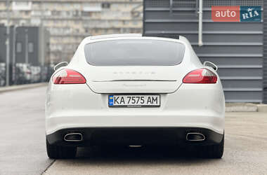 Фастбек Porsche Panamera 2011 в Києві