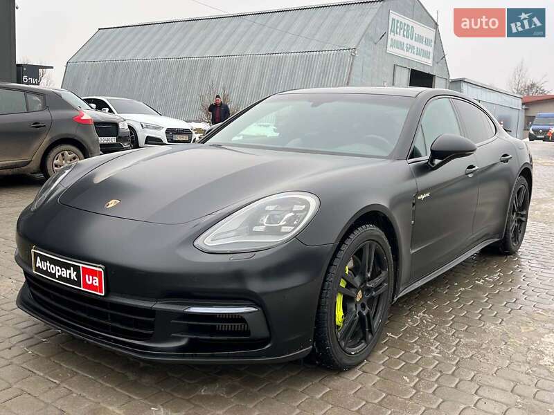 Фастбэк Porsche Panamera 2017 в Львове