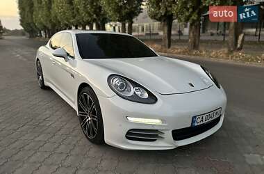 Фастбек Porsche Panamera 2015 в Черкасах