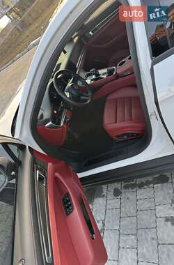 Фастбэк Porsche Panamera 2023 в 