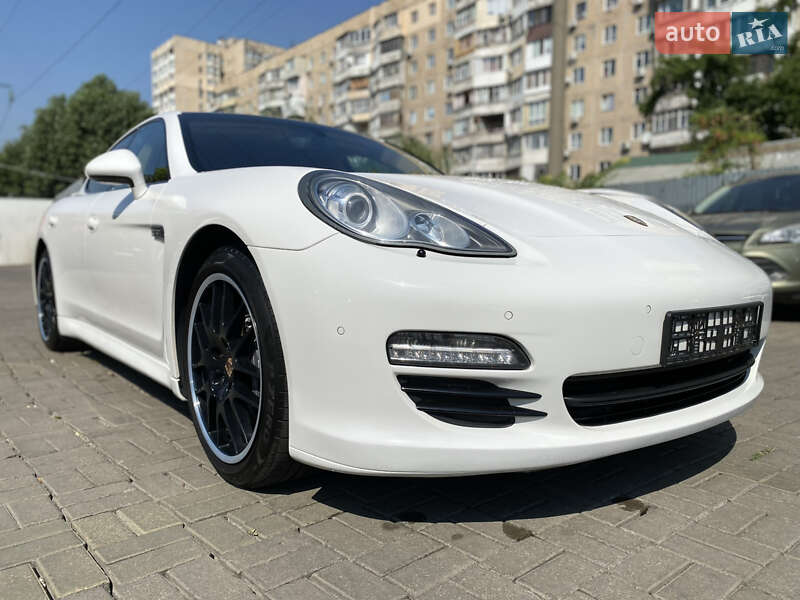 Фастбек Porsche Panamera 2012 в Одесі