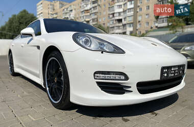 Фастбэк Porsche Panamera 2012 в 