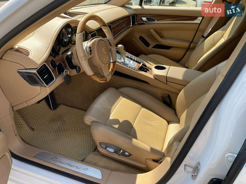 Фастбек Porsche Panamera 2012 в Одесі