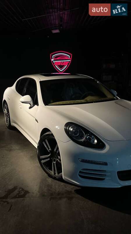 Фастбек Porsche Panamera 2013 в Києві