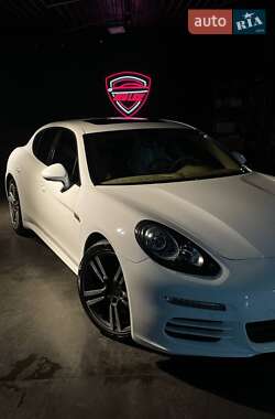 Фастбек Porsche Panamera 2013 в Києві