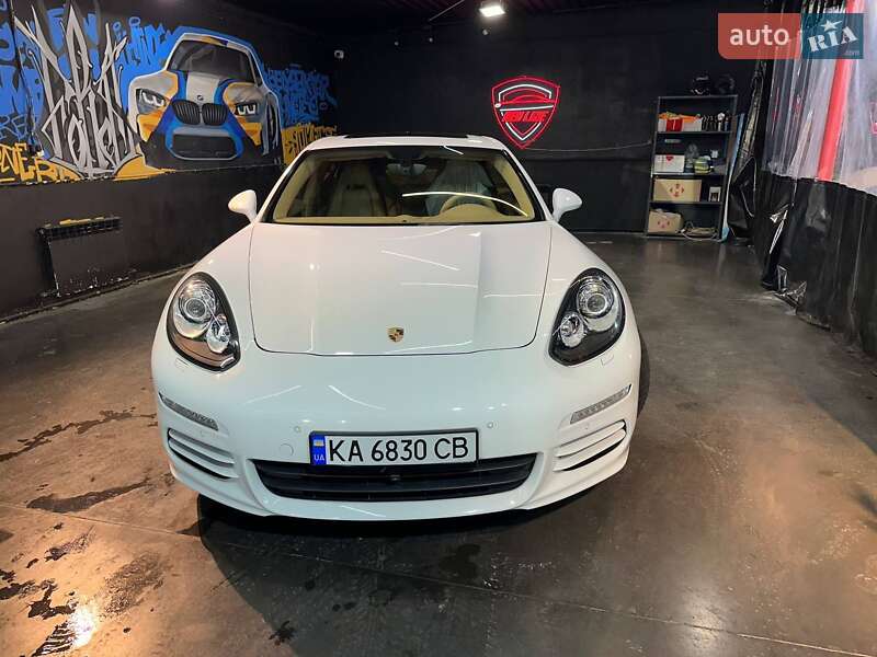 Фастбек Porsche Panamera 2013 в Києві