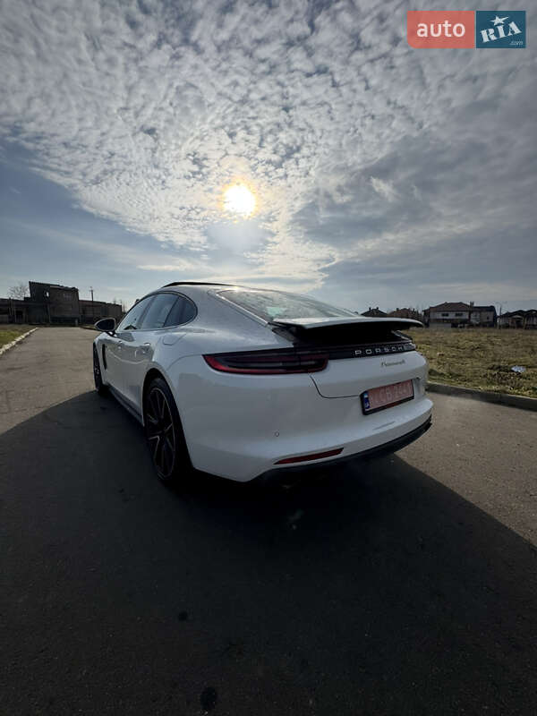 Фастбек Porsche Panamera 2018 в Одесі