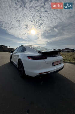 Фастбэк Porsche Panamera 2018 в 