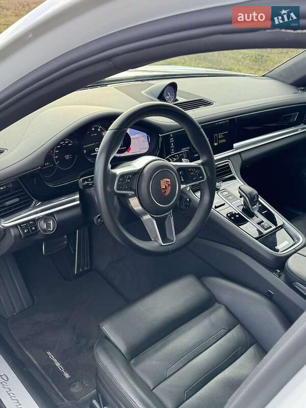 Фастбек Porsche Panamera 2018 в Одесі