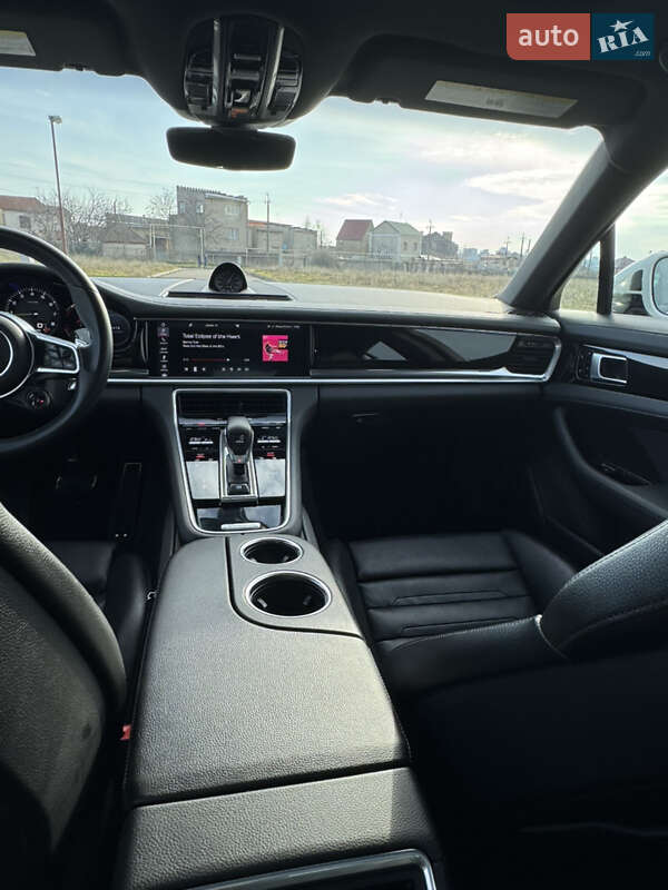 Фастбек Porsche Panamera 2018 в Одесі