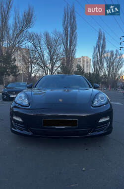 Фастбэк Porsche Panamera 2012 в Одессе