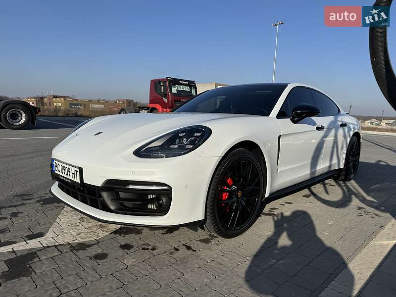 Фастбэк Porsche Panamera 2023 в 