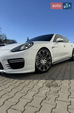 Фастбэк Porsche Panamera 2010 в Киеве