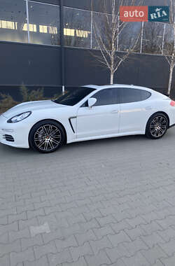 Фастбек Porsche Panamera 2015 в Києві