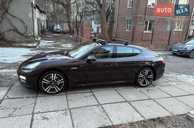 Фастбэк Porsche Panamera 2012 в 