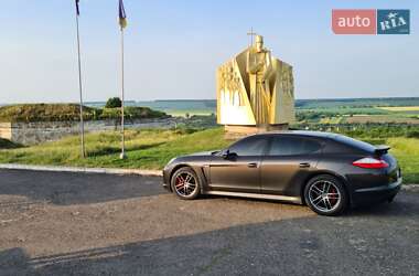 Фастбэк Porsche Panamera 2012 в 