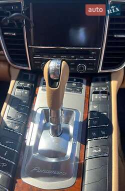Фастбэк Porsche Panamera 2012 в 