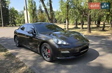 Фастбэк Porsche Panamera 2012 в 